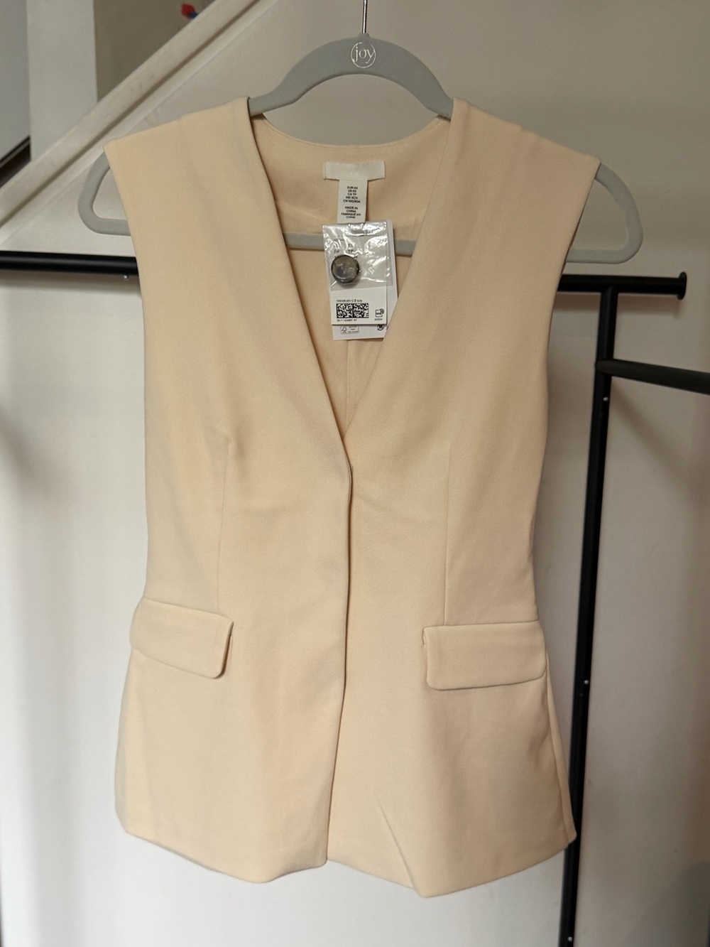 New w/ Tag sz XS H&M Sleeveless Blazer Vest in Soft Beige